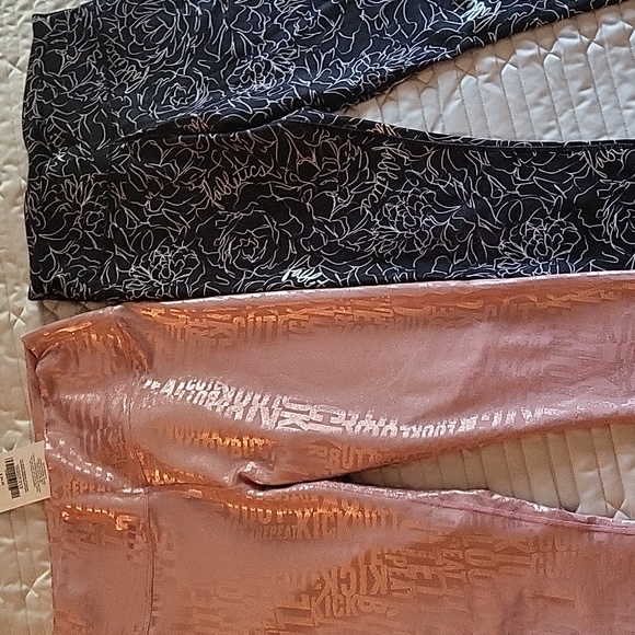 Fabletics-Rose colored NWT size M,Black/silver flowers and logo-barely worn-XS - Picture 1 of 6